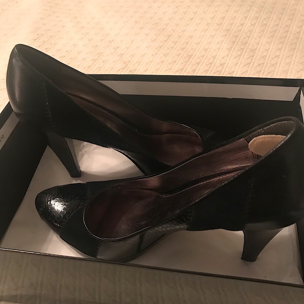 Alfani black/ suede heels